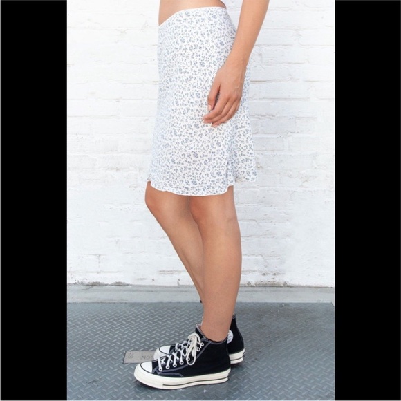 Brandy Melville Sephira Floral Skirt - Picture 2 of 5
